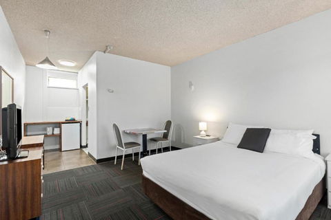 Red Carpet Motel - Foster Accommodation 1