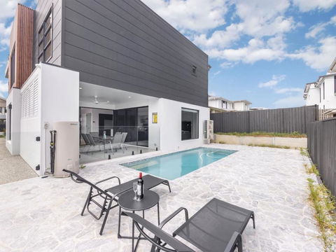 Prestige And Elegance 5BR House W Pool Rochedale - Foster Accommodation 2