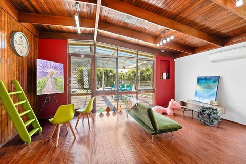 Prime Glen Huntly Beauty - 4BR Family Home W Pool - Foster Accommodation 3