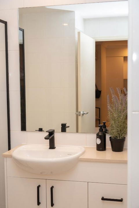 PRIME SPOT: Modern Studio+Balcony Darling Harbour - Foster Accommodation 3