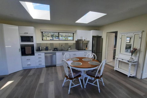 Private Getaway Close To Clifton Beach - Foster Accommodation 2