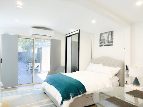 Private, Local Living Studio In Mascot, Airport - Foster Accommodation 0