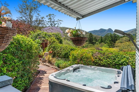 Private Luxury In The Mountains With Running Creek - Foster Accommodation 2