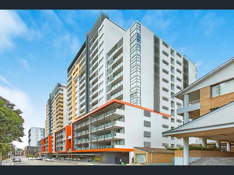 Private Room With Shared Washroom Only In 3bhk Apartment - Foster Accommodation 0