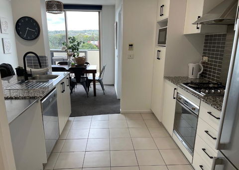 Qbn Cracker: 2BR, 2BA, 2 Secure B/ Ment Car Parks - Foster Accommodation 3