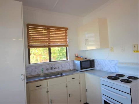 QCWA Cheerful Cottage - Airlie Beach - Foster Accommodation 2