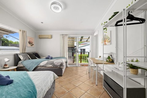 Quadruple Ensuite Room - Nearby Stations & Shops - Foster Accommodation 1