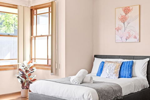 Quadruple Room W Ensuite In Gordon Near Train & Bus - Foster Accommodation 1