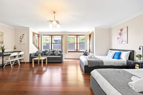 Quadruple Room W Ensuite In Gordon Near Train & Bus - Foster Accommodation 3