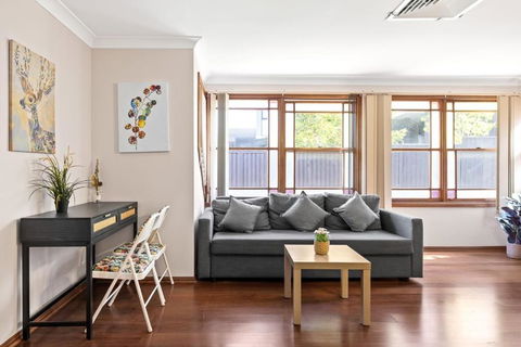 Quadruple Room W Ensuite In Gordon Near Train & Bus - Foster Accommodation 2