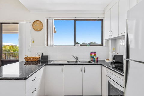 Quaint 2-Bed Beach Abode With Ocean Views - Foster Accommodation 2