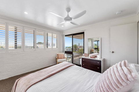 Quaint 2-Bed Beach Abode With Ocean Views - Foster Accommodation 3