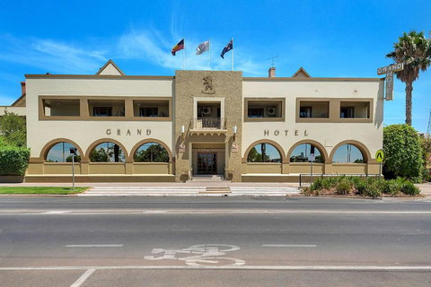 Quality Hotel Mildura Grand - Foster Accommodation 1