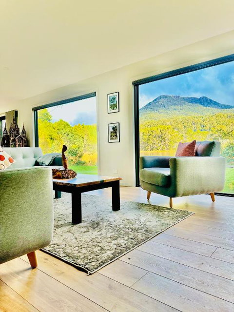 Quamby Bluff Lake House, Deloraine, Tasmania - Foster Accommodation 3