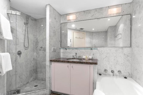 Quay West 2302 Self-Catering - Foster Accommodation 2