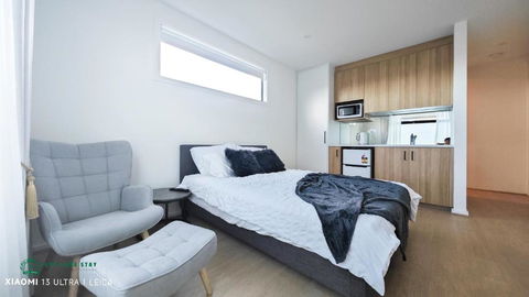 Queen Bed Stylish Suite With TV - Room 12 - Foster Accommodation 2