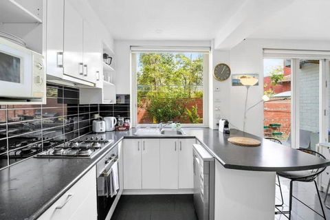 Quiet And Peaceful Beachside 1BR Retreat W Parking - Foster Accommodation 1