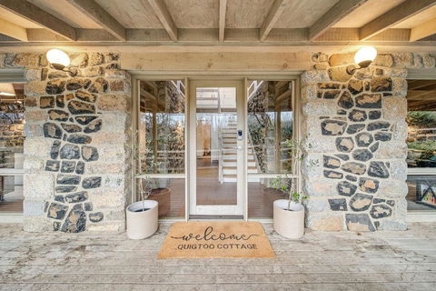 Quigtoo Cottage - Beautiful 4BR Stone Cottage L WiFi L Bath L Garden - Foster Accommodation 1