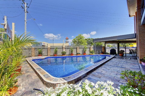 Raintree Motel - Foster Accommodation 1