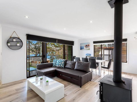 Randall Family Retreat 22B Randall Drive - Foster Accommodation 1