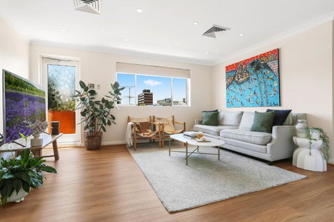 Randwick L 3 Bedroom Apartment + Parking - Foster Accommodation 0