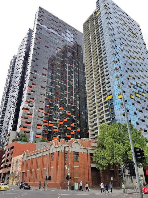 ReadySet Apartments At Madison - Foster Accommodation 0