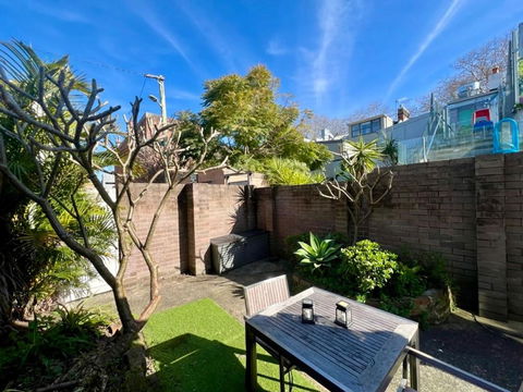Rear Garden Suite - Foster Accommodation 0