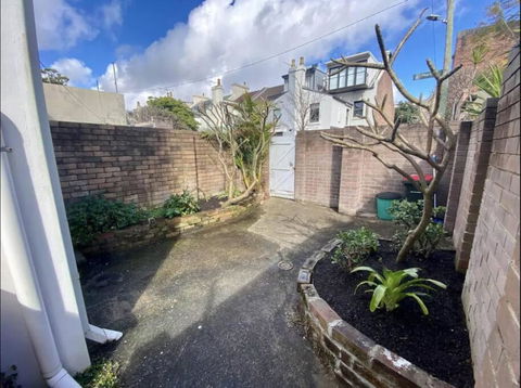 Rear Garden Suite - Foster Accommodation 1