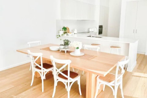 Red Brick Central Retreat - Foster Accommodation 2