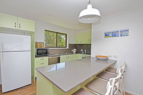 Red Door Beach House - Foster Accommodation 1