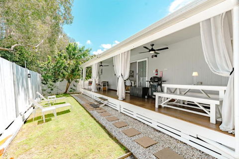 Private Outdoor Spa, Fire Pit, Cinema Room - THE COTTAGE COOLUM BEACH - Foster Accommodation 3