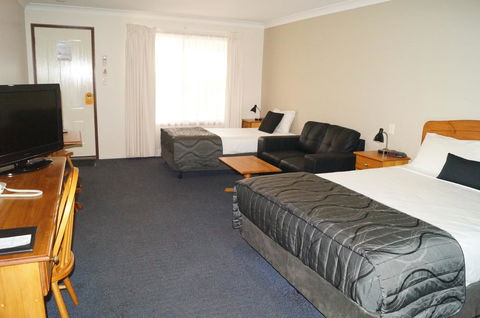 Asters On James Motor Inn - Foster Accommodation 0
