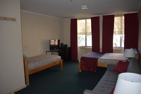 Attunga Alpine Lodge & Apartments - Foster Accommodation 2