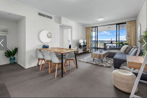 AU1 - Long Stay W Balcony RiverViews Fast WiFi - Foster Accommodation 1