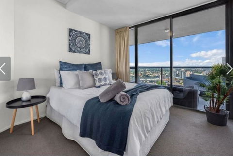 AU1 - Long Stay W Balcony RiverViews Fast WiFi - Foster Accommodation 3