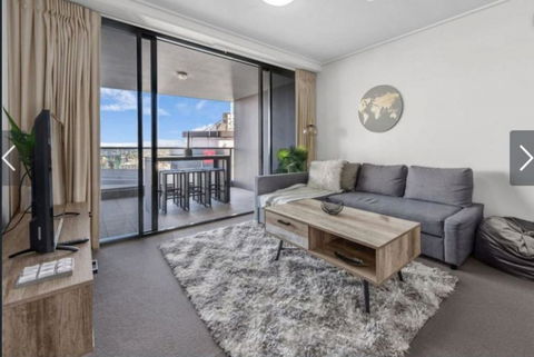 AU1 - Long Stay W Balcony RiverViews Fast WiFi - Foster Accommodation 0