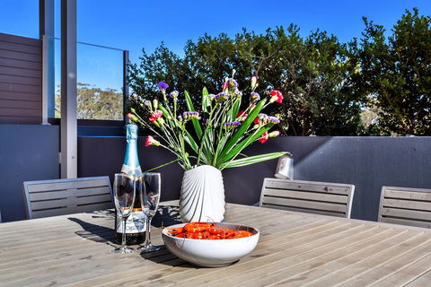 Aura Unit 10 - Shoal Bay - Foster Accommodation 1