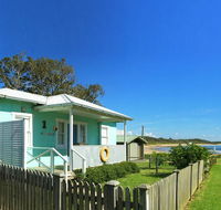 Aurora Beachfront Cottage - Foster Accommodation
