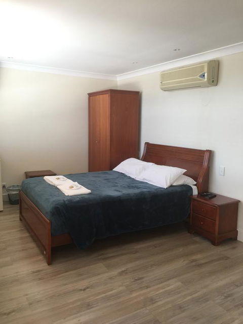 Aussie Hotel & Motel - Foster Accommodation 0