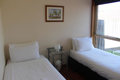 Australian Home Away @ Doncaster Anderson Creek 2 - Foster Accommodation 3