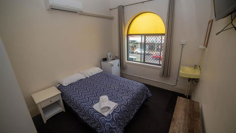 Australian Hotel - Foster Accommodation 2