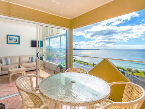 Avalon 1 - Overlooking Beautiful Convent Beach - Foster Accommodation 0