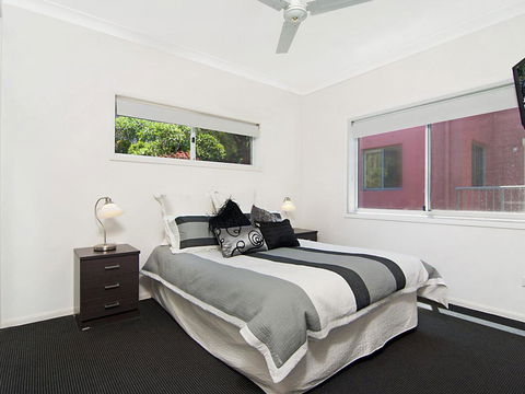 Avalon 3 - Views To Die For - Across The Road From Convent Beach - Foster Accommodation 1