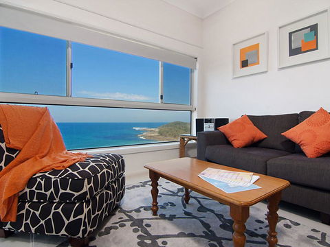 Avalon 3 - Views To Die For - Across The Road From Convent Beach - Foster Accommodation 2