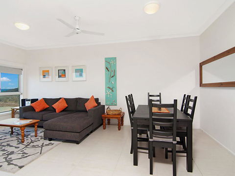 Avalon 3 - Views To Die For - Across The Road From Convent Beach - Foster Accommodation 3