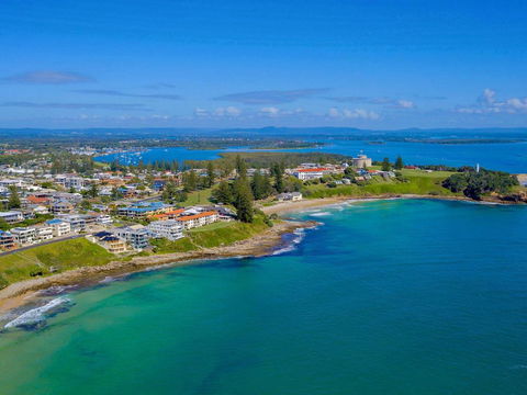Avalon 4 - Right Across The Road From Convent Beach - Uninterrupted Views - Foster Accommodation 3
