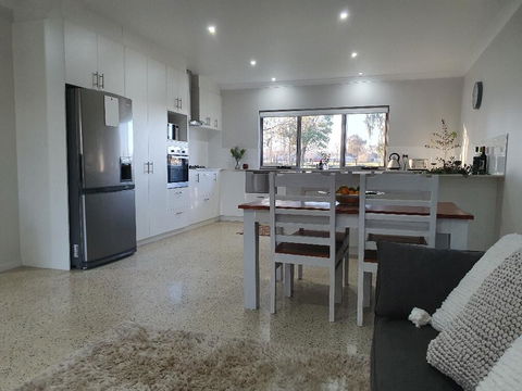Aveley Equestrian Cottage - Foster Accommodation 0