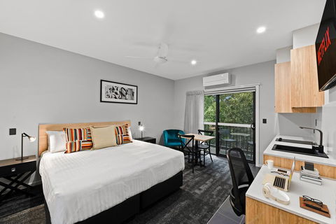 AVENUE MOTEL APARTMENTS - Foster Accommodation 1