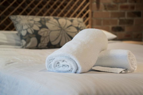 Avoca Beach Hotel - Foster Accommodation 2