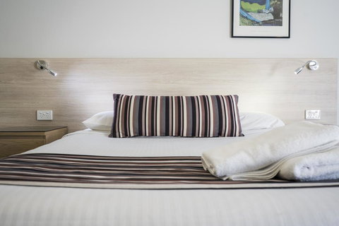 Avoca Beach Hotel - Foster Accommodation 3